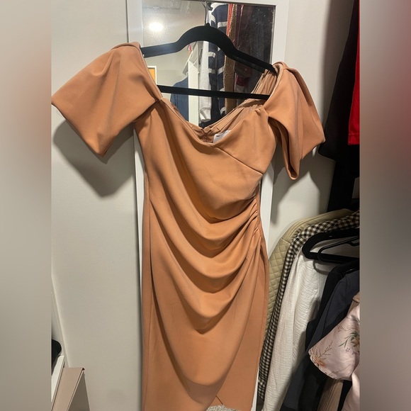 Nude pink/rose gold off shoulder dress ASOS size 8 worn only once - Picture 1 of 1